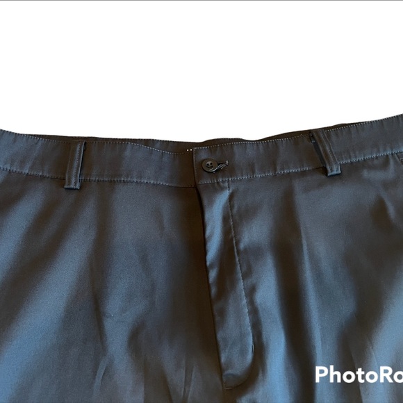 Nike Golf Shorts - Picture 2 of 5